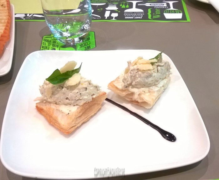 crumbling chicken crostini at 212 cafe