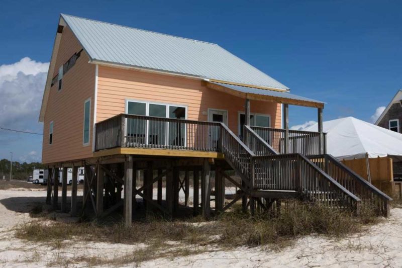 Battle on the Beach Season 2 on HGTV