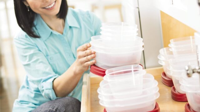 Organize Kitchen - Plastic containers